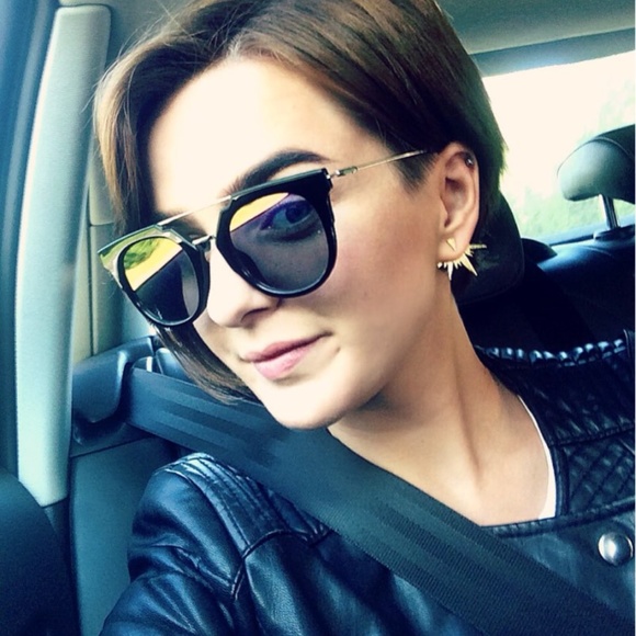 Gold Starburst Ear Jacket earrings - Picture 3 of 8